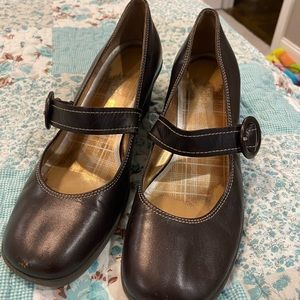 Woman’s Mary Jane style shoes - color brown size 9